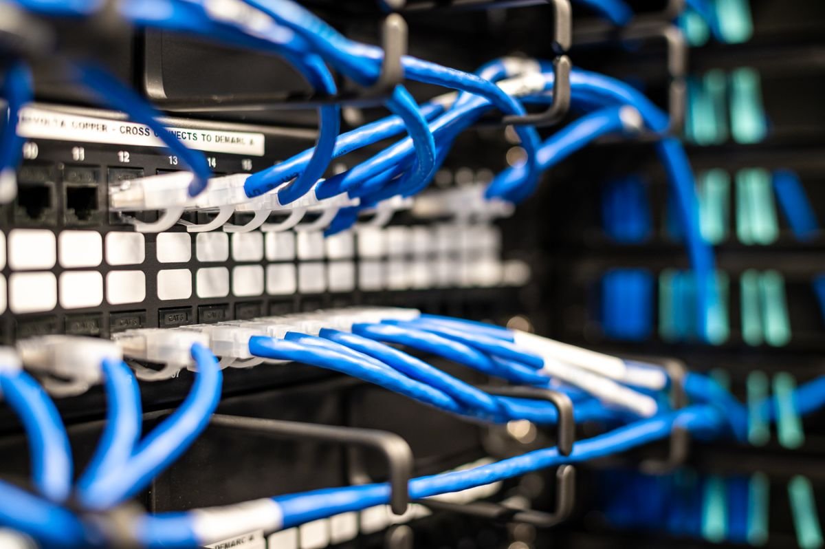 Structured data cabling and patch panel